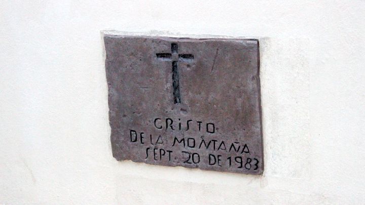 placa-parroquia-cristo-de-la-montaña-contry