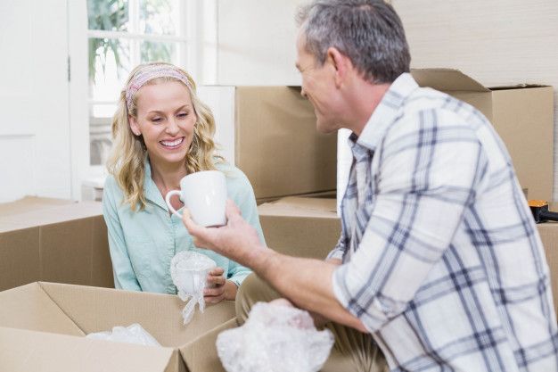 empty-nesters-moving-to-apartment